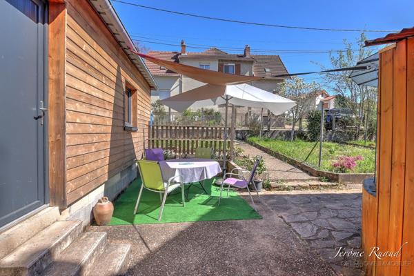 🌿 Maison familiale en pierre avec jardin arboré et dépendances