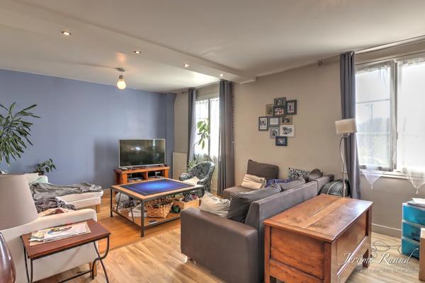 🌿 Maison familiale en pierre avec jardin arboré et dépendances