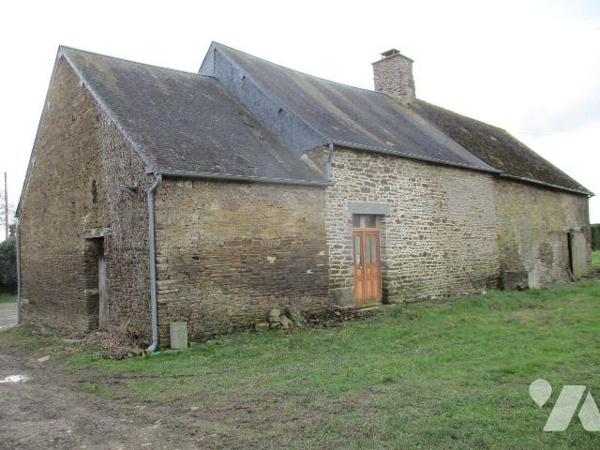 En campagne
Maison à rénover comprenant :
-au rez-de-chaussée : pièce de vie avec cheminée, a...