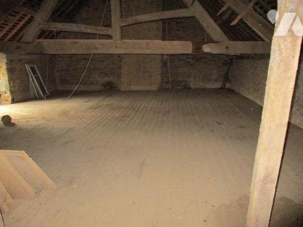 En campagne
Maison à rénover comprenant :
-au rez-de-chaussée : pièce de vie avec cheminée, a...