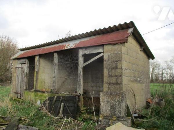 En campagne
Maison à rénover comprenant :
-au rez-de-chaussée : pièce de vie avec cheminée, a...