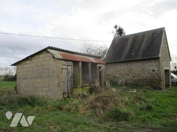 En campagne
Maison à rénover comprenant :
-au rez-de-chaussée : pièce de vie avec cheminée, a...