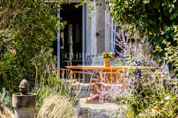 Saint Macaire – Élégante maison, 260 m² habitables et jardin arboré