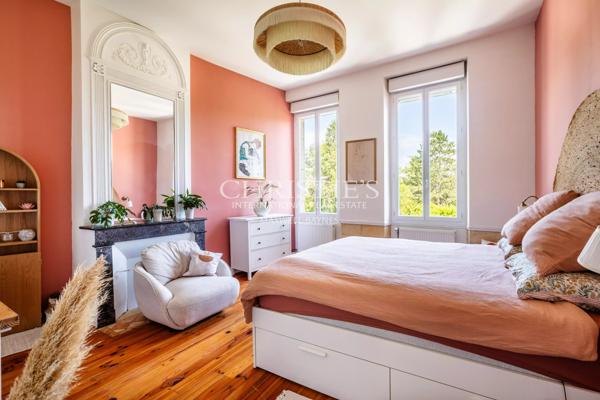 Saint Macaire – Élégante maison, 260 m² habitables et jardin arboré
