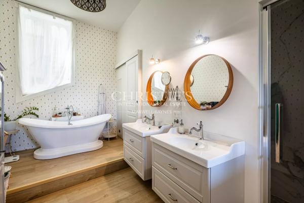 Saint Macaire – Élégante maison, 260 m² habitables et jardin arboré