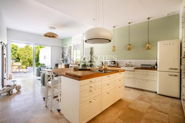 Saint Macaire – Élégante maison, 260 m² habitables et jardin arboré