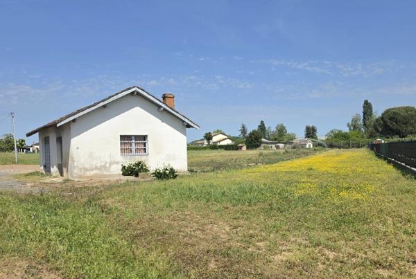 Terrain plat avec dépendance à Villeneuve sur Lot