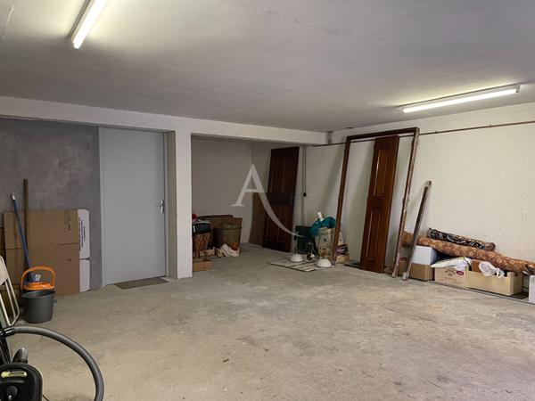 JOLIE MAISON DE VILLAGE DE 74M2 AVEC GARAGE, BALCON ET CAVE AU COEUR DE RIEZ (04).