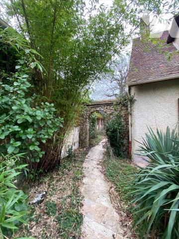 GARNAY - MAISON et DEPENDANCES jardin 1.323 m²
