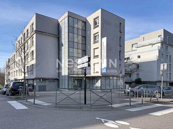 Studio avec Bail commercial Fort Centre - 69500 BRON