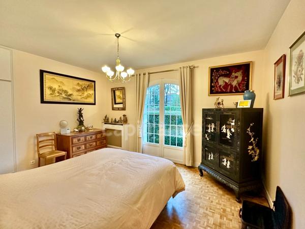 Un havre de paix dans le PARC à 15 mn à pied de la gare : Maison de famille 259 m²