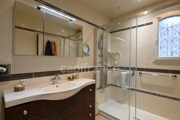 Un havre de paix dans le PARC à 15 mn à pied de la gare : Maison de famille 259 m²