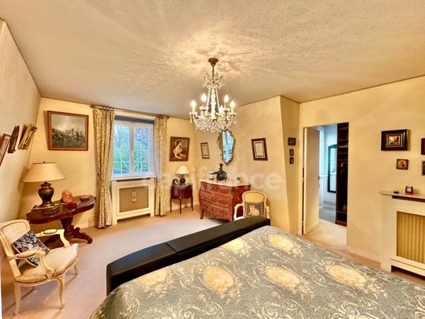 Un havre de paix dans le PARC à 15 mn à pied de la gare : Maison de famille 259 m²