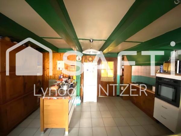 OSTHOUSE à 2 min d'ERSTEIN : Belle maison Alsacienne de 190m2 avec dépendances sur 7,4 ares de terrain clôt, piscinable et constructible.