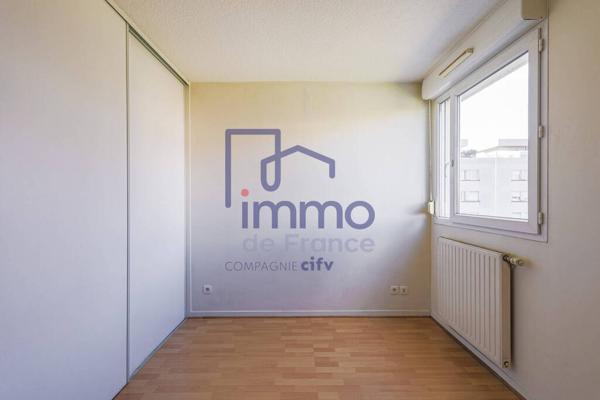 Echirolles, T2+ Cuisine avec terrasse avec vue dégagée