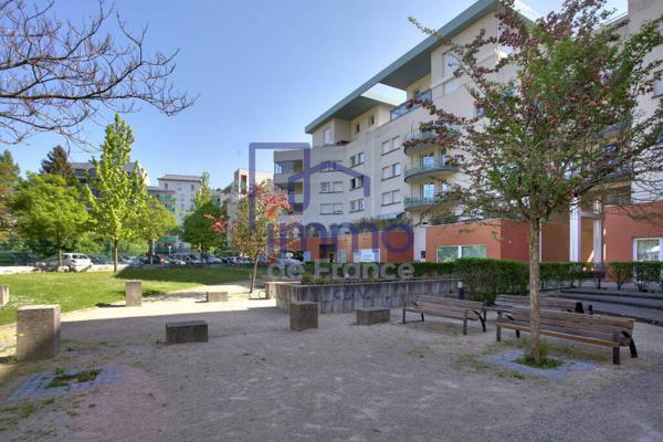 Echirolles, T2+ Cuisine avec terrasse avec vue dégagée