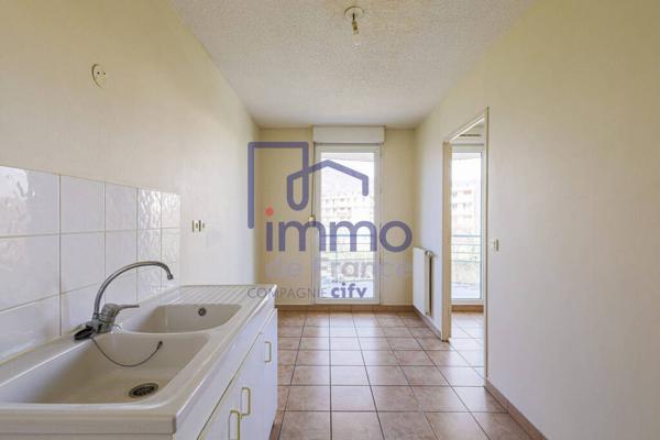 Echirolles, T2+ Cuisine avec terrasse avec vue dégagée