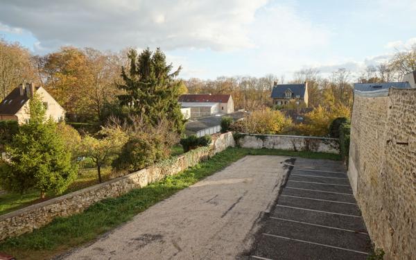 Stationnement à louer    12 m2 Meulan-en-Yvelines