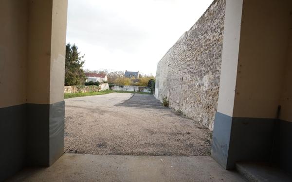 Stationnement à louer    12 m2 Meulan-en-Yvelines