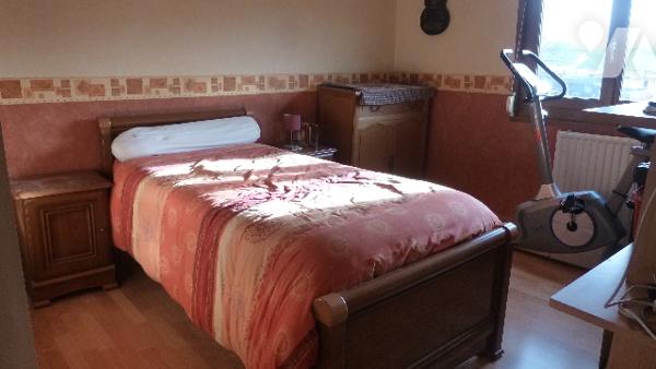 Maison mitoyenne d’un côté à usage d’habitation, comprenant 5 pièces principales.