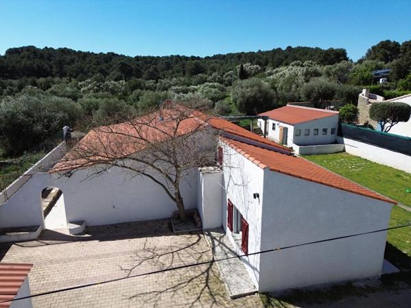 LAURE-MINERVOIS Villa plain pied 101m2 - 4 chambres -  Position dominante