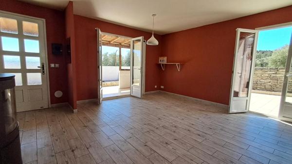 LAURE-MINERVOIS Villa plain pied 101m2 - 4 chambres -  Position dominante