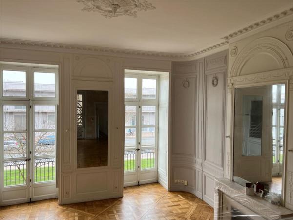 T5 DUPLEX DE CARACTÈRE QUAI DES CHARTRONS BORDEAUX