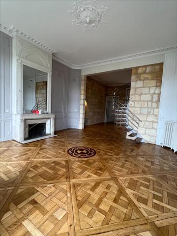 T5 DUPLEX DE CARACTÈRE QUAI DES CHARTRONS BORDEAUX