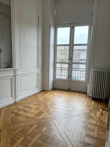 T5 DUPLEX DE CARACTÈRE QUAI DES CHARTRONS BORDEAUX