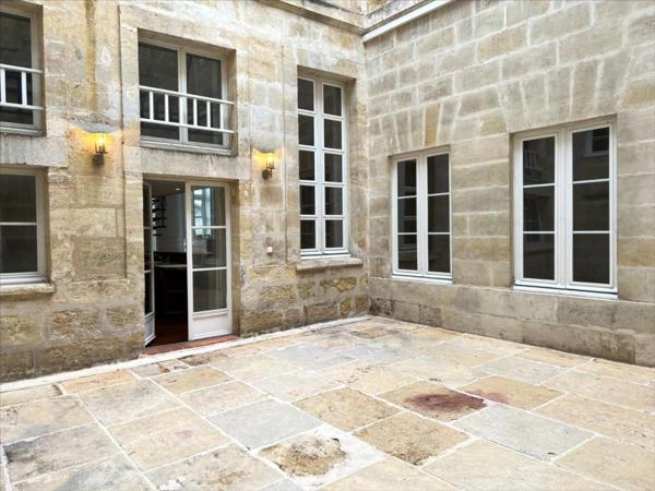 T5 DUPLEX DE CARACTÈRE QUAI DES CHARTRONS BORDEAUX