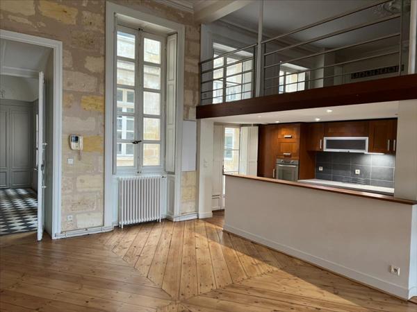T5 DUPLEX DE CARACTÈRE QUAI DES CHARTRONS BORDEAUX