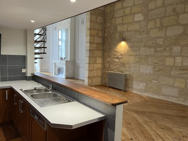 T5 DUPLEX DE CARACTÈRE QUAI DES CHARTRONS BORDEAUX