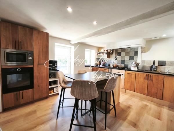 BÉRUGES – MAGNIFIQUE MAISON EN PIERRE RÉNOVÉE