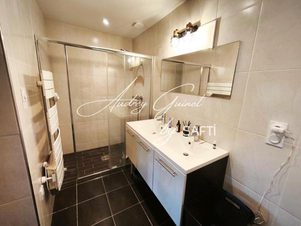 BÉRUGES – MAGNIFIQUE MAISON EN PIERRE RÉNOVÉE