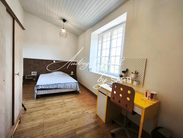 BÉRUGES – MAGNIFIQUE MAISON EN PIERRE RÉNOVÉE