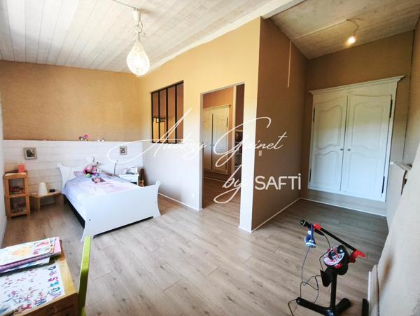 BÉRUGES – MAGNIFIQUE MAISON EN PIERRE RÉNOVÉE