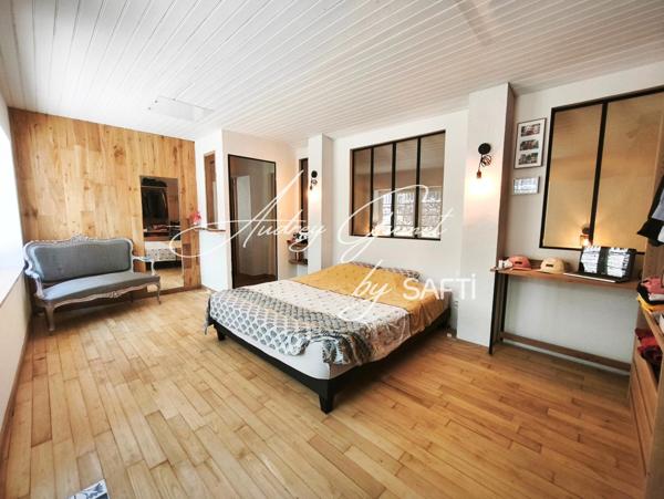 BÉRUGES – MAGNIFIQUE MAISON EN PIERRE RÉNOVÉE