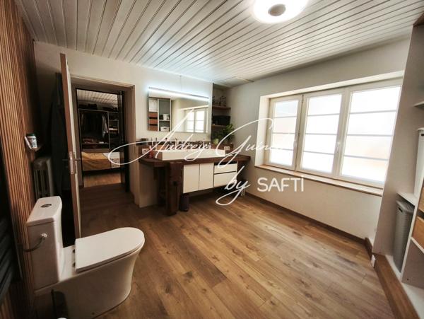 BÉRUGES – MAGNIFIQUE MAISON EN PIERRE RÉNOVÉE
