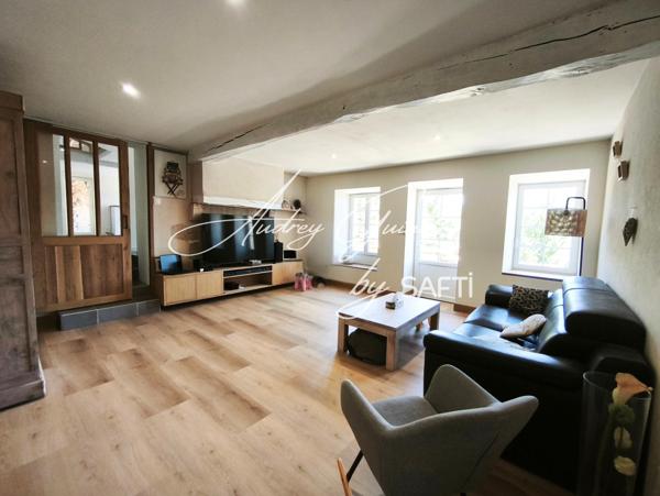 BÉRUGES – MAGNIFIQUE MAISON EN PIERRE RÉNOVÉE