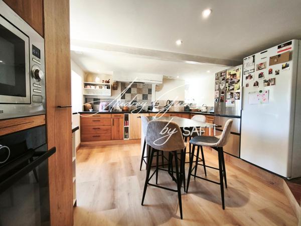 BÉRUGES – MAGNIFIQUE MAISON EN PIERRE RÉNOVÉE