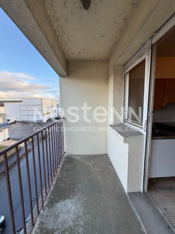 LOCMINE - Appartement à rénover centre-ville à vendre, 2 chambres, balcon et parking