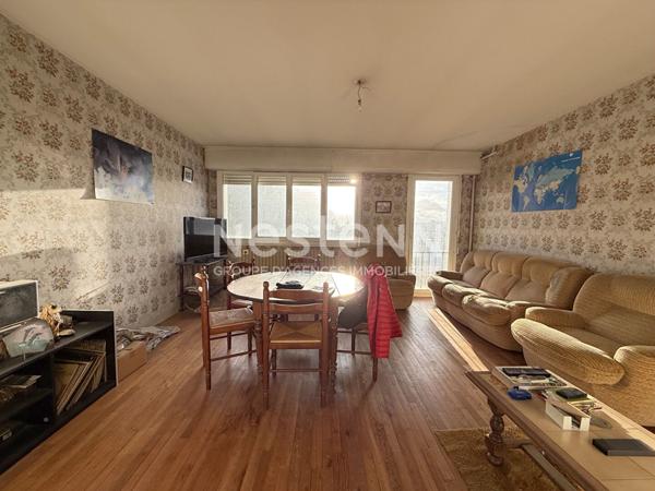 LOCMINE - Appartement à rénover centre-ville à vendre, 2 chambres, balcon et parking