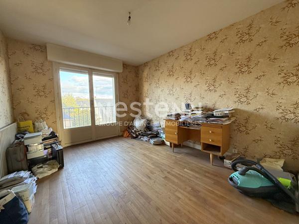 LOCMINE - Appartement à rénover centre-ville à vendre, 2 chambres, balcon et parking