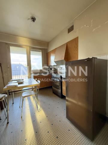 LOCMINE - Appartement à rénover centre-ville à vendre, 2 chambres, balcon et parking