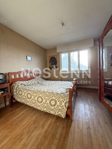 LOCMINE - Appartement à rénover centre-ville à vendre, 2 chambres, balcon et parking