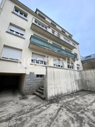 LOCMINE - Appartement à rénover centre-ville à vendre, 2 chambres, balcon et parking