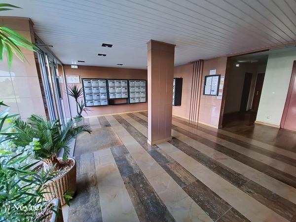 Opportunité à saisir pour investisseur, T5 de 98 m² avec locataire en place , au 5ème avec ascenseur, balcon,