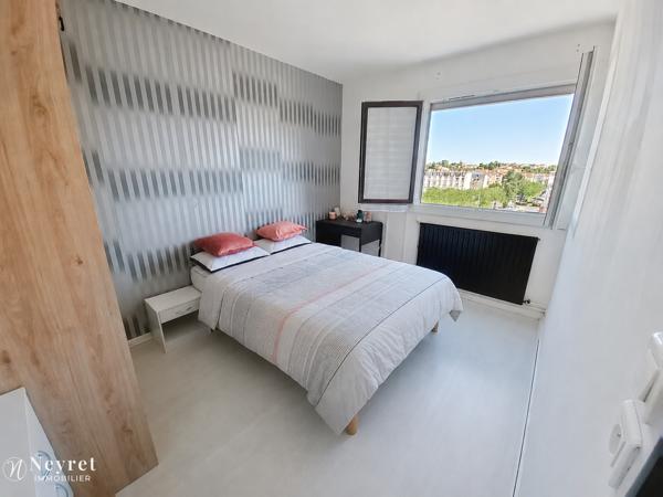 Opportunité à saisir pour investisseur, T5 de 98 m² avec locataire en place , au 5ème avec ascenseur, balcon,