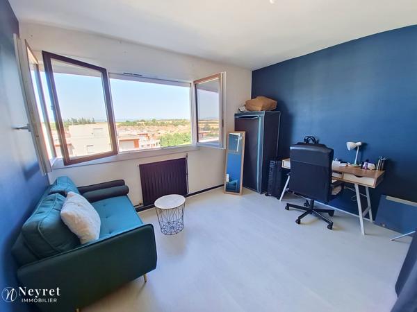 Opportunité à saisir pour investisseur, T5 de 98 m² avec locataire en place , au 5ème avec ascenseur, balcon,