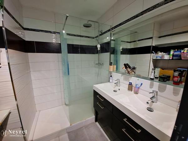 Opportunité à saisir pour investisseur, T5 de 98 m² avec locataire en place , au 5ème avec ascenseur, balcon,